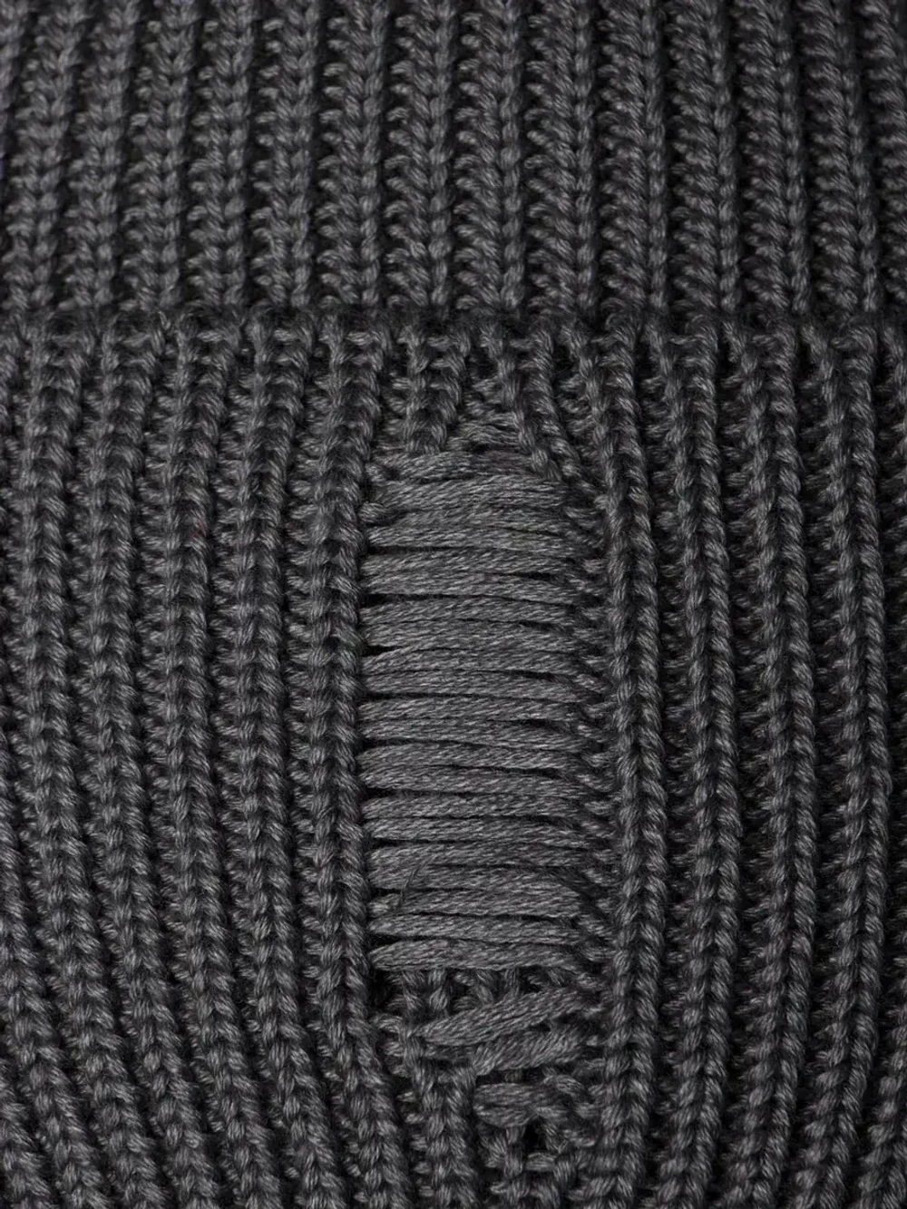 Шапка женская на осень рваная