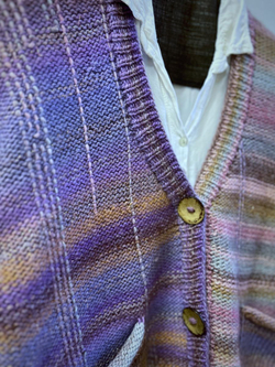 Вязаный кардиган оверсайз с V вырезом Spark на пуговицах