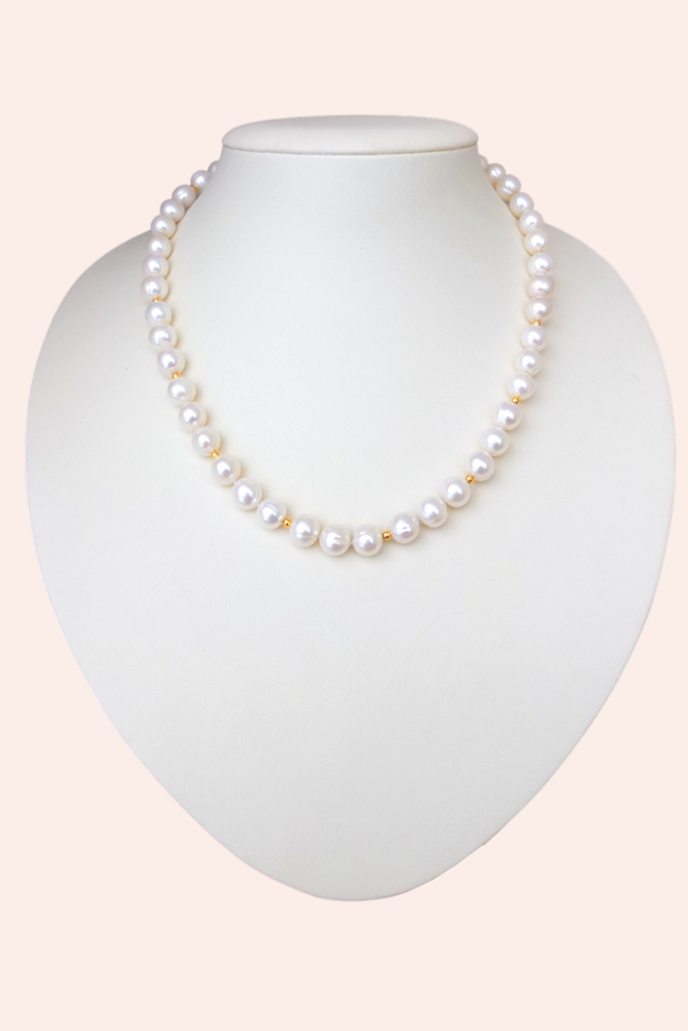 бусы из белого жемчуга, фурнитура с премиальным золочением