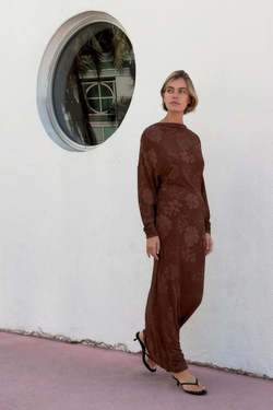 ZARA ЖАККАРДОВОЕ ПЛАТЬЕ С ОТКРЫТОЙ СПИНОЙ, КОРИЧНЕВЫЙ