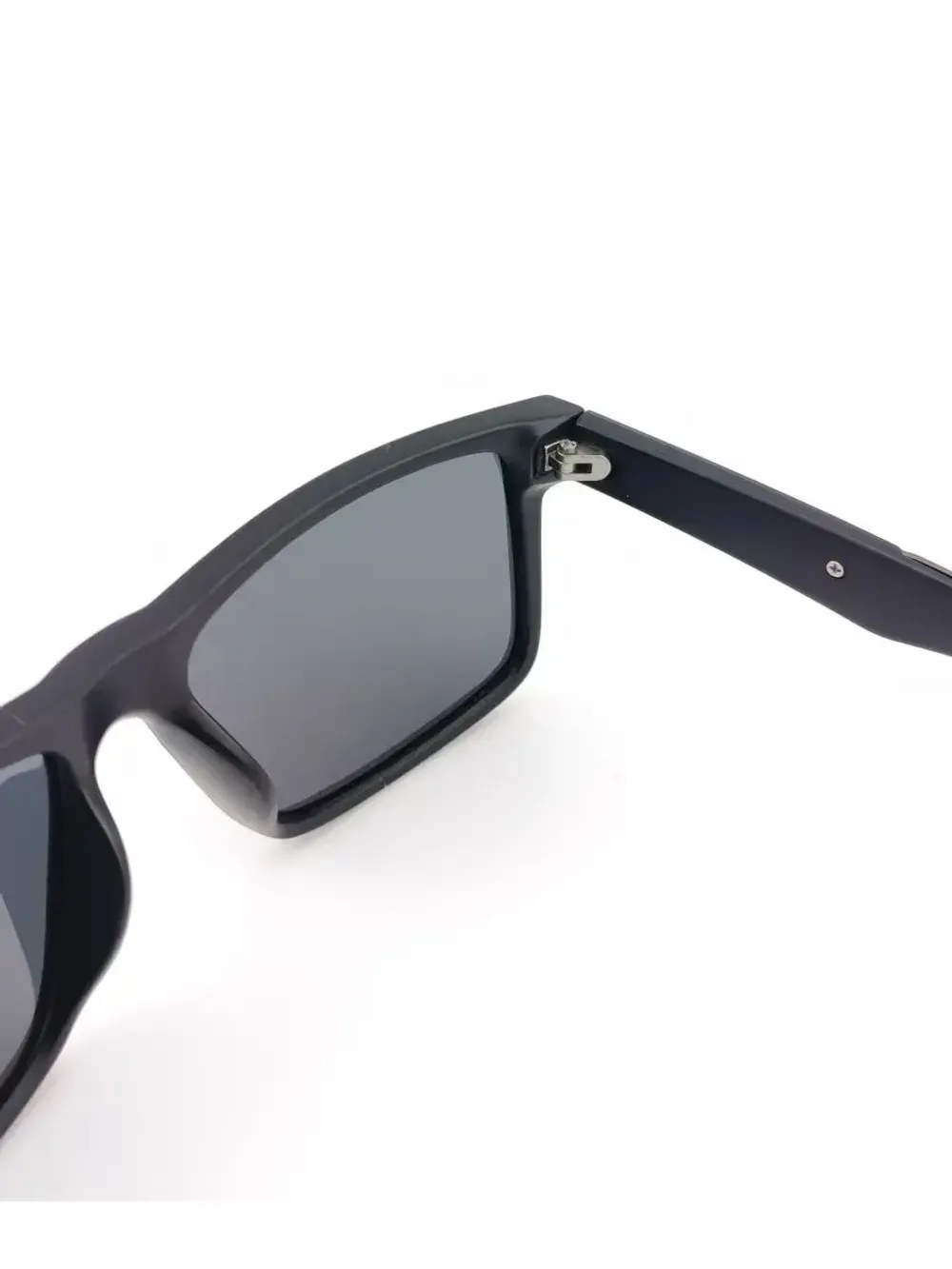 Солнцезащитные очки с поляризацией