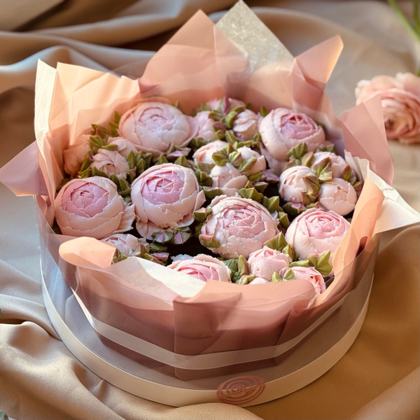 "Розовый рассвет" – букет из 13 капкейков в шляпном коробе