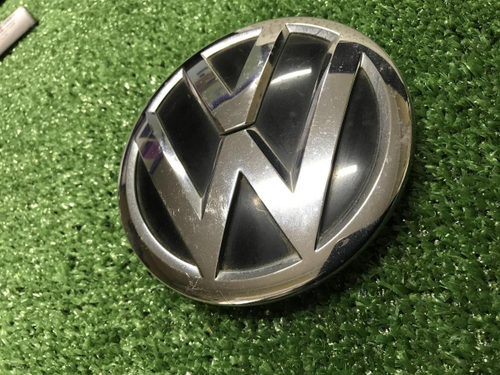 Эмблема решетки радиатора VW Polo sedan 5 (15-20)
