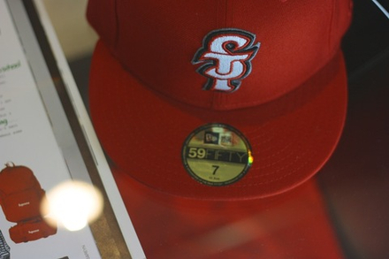 Бейсболка New Era Sneaktip Script Lock Up красная