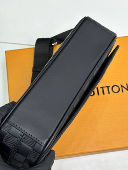 Сумка-мессенджер Louis Vuitton