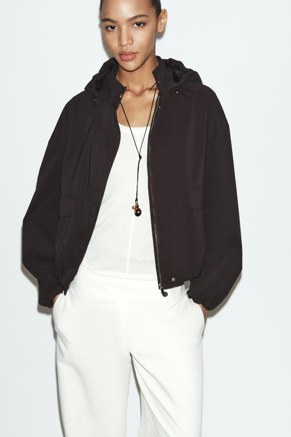 ZARA ПРОРЕЗИНЕННАЯ КУРТКА С КАПЮШОНОМ, КОРИЧНЕВЫЙ