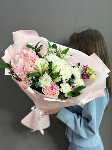 Авторский букет с гортензией