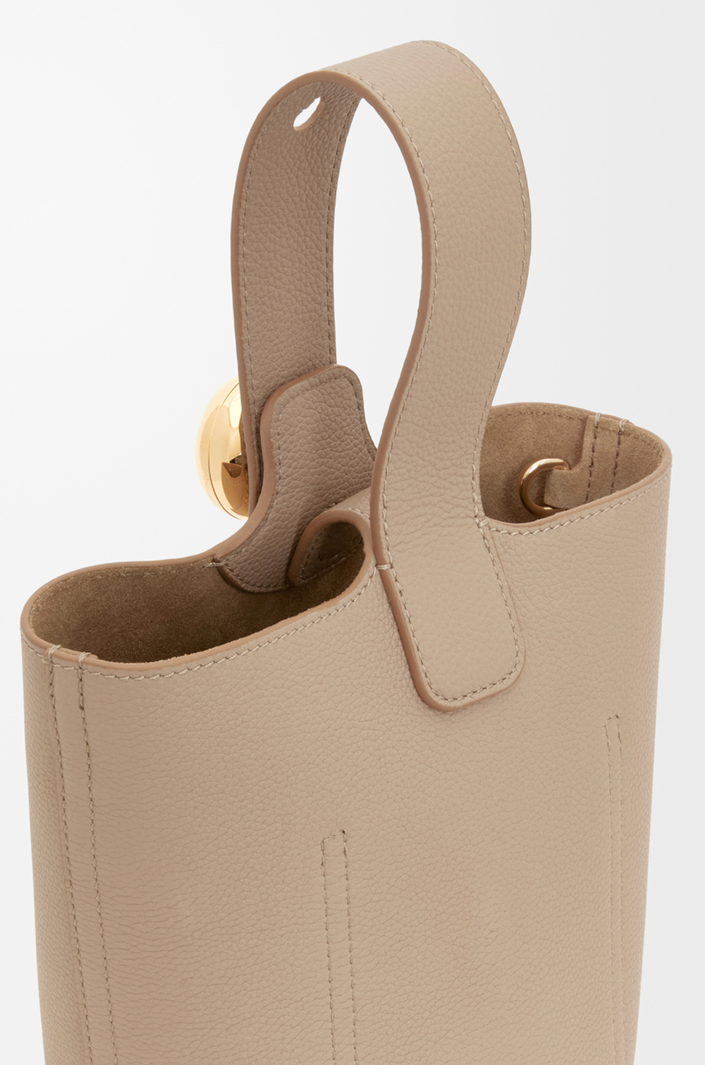 Loewe Мини-сумка-ведро Pebble из мягкой зернистой телячьей кожи, песочный