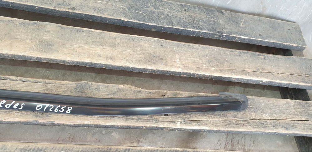 Молдинг задней левой форточки GL GLS (X166) Б/У Оригинал A1666904300