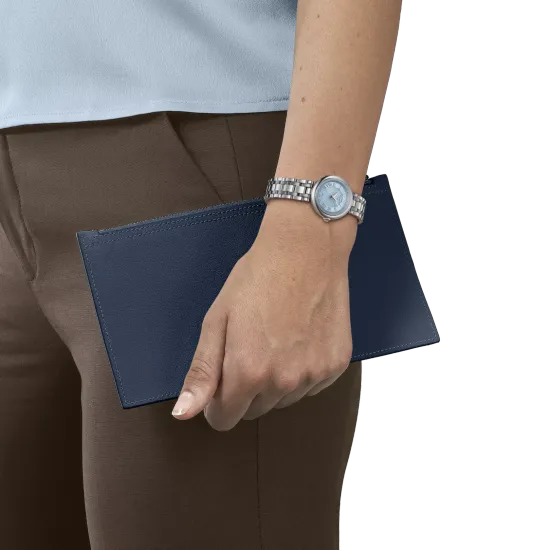 Tissot T126.010.11.133.00 женские часы Tissot Bellissima на браслете на руке