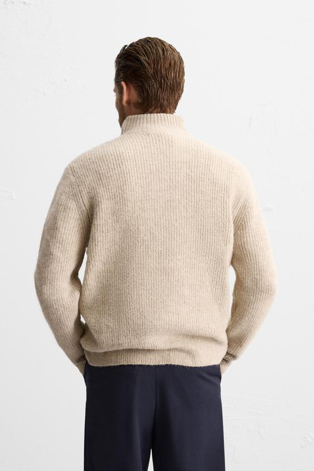 ZARA СВИТЕР ИЗ РЕЛЬЕФНОЙ ТКАНИ С ВОРОТНИКОМ НА МОЛНИИ, ЭКРЮ