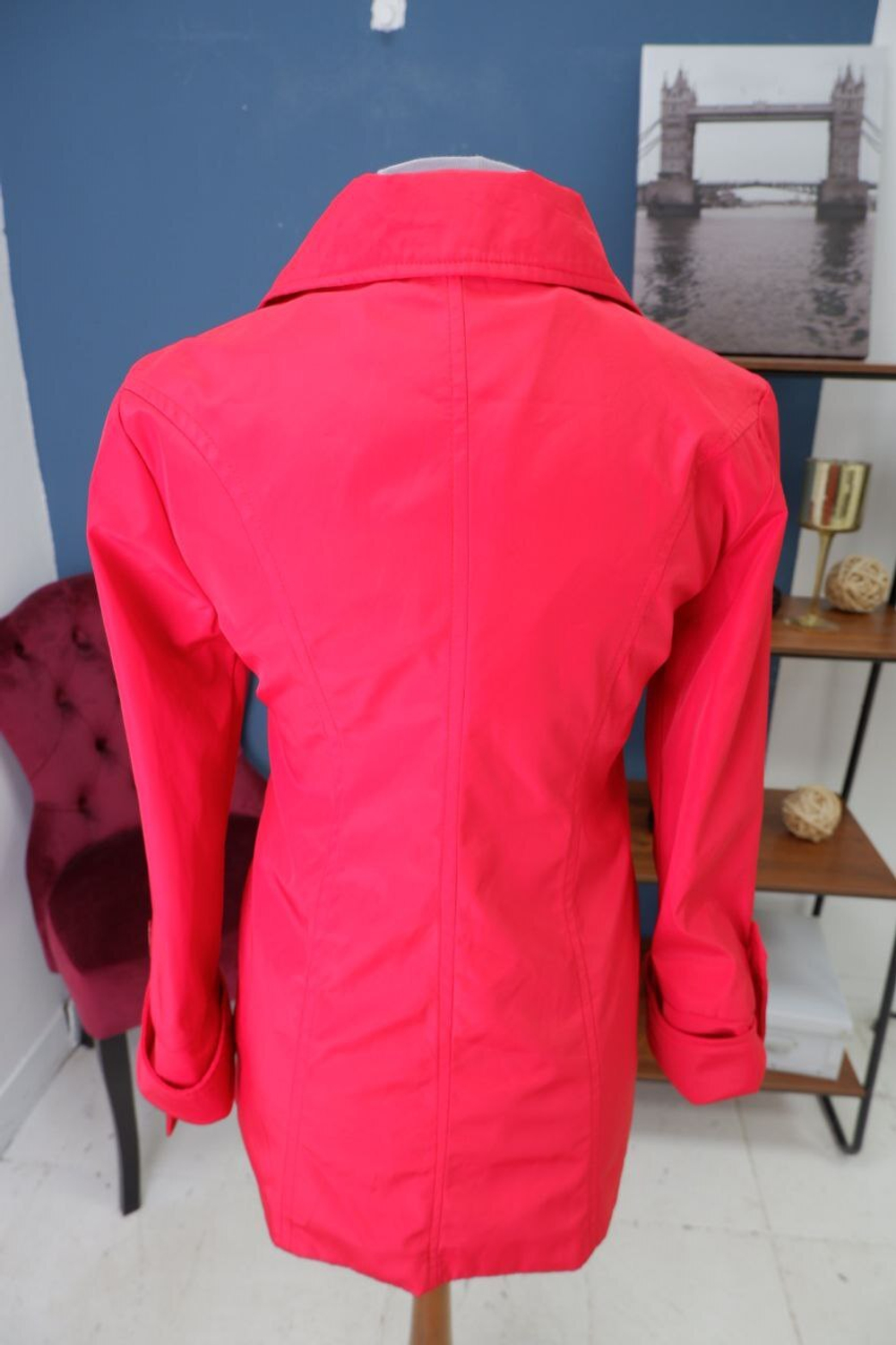 Ветровка яркого цвета 46 размер