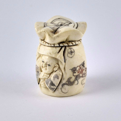 Нэцкэ Мешочек с маленьким ребенком