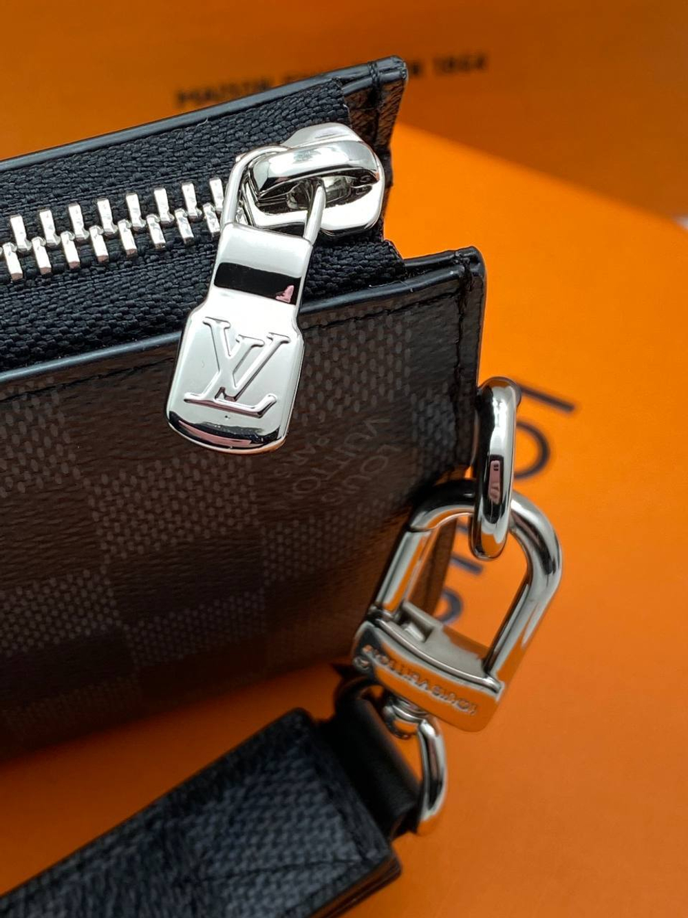 Клатч Louis Vuitton