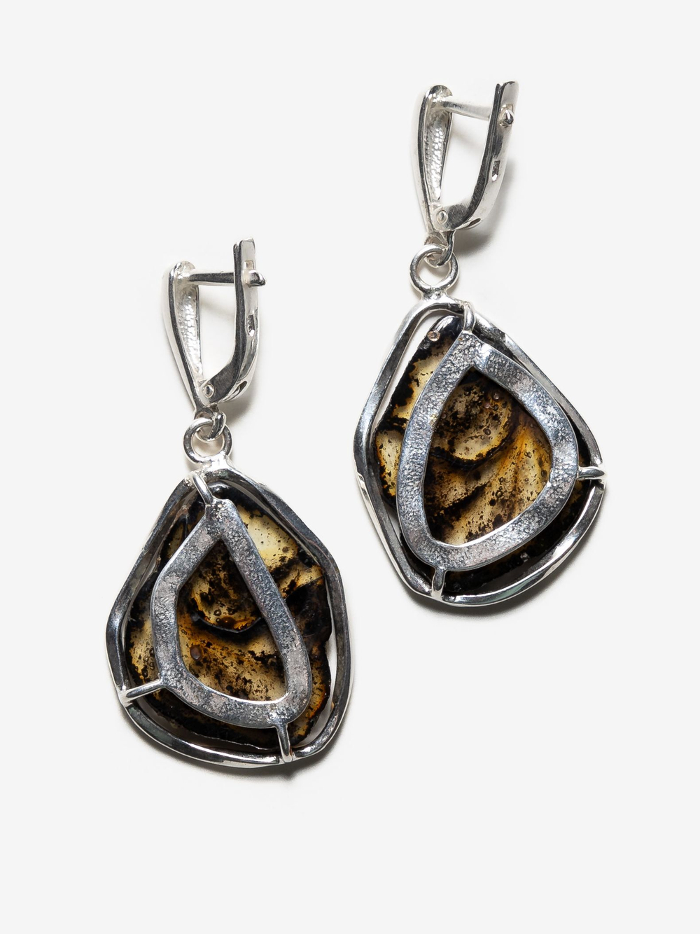 Уникальные серебряные серьги с цельным пейзажным янтарем, серебро 925 пробы