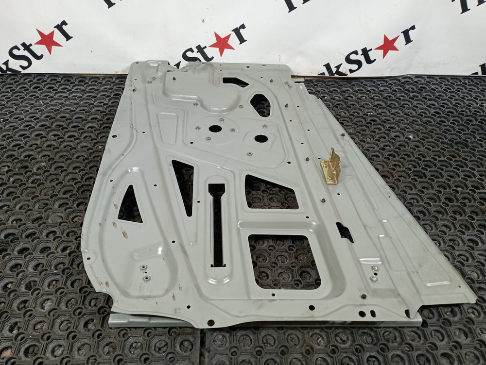 Кронштейн стеклоподъемника правого 2022г.