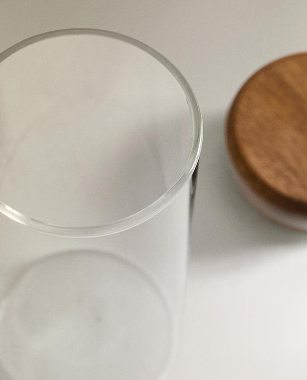 ZARA HOME БАНКА ДЛЯ ХРАНЕНИЯ ИЗ СТЕКЛА С ДЕРЕВЯННОЙ КРЫШКОЙ, ПРОЗРАЧНЫЙ