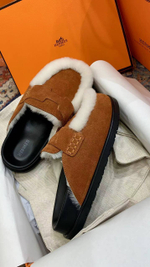Мюли Hermes Go Mule женские замшевые с мехом в темно-коричневом цвете