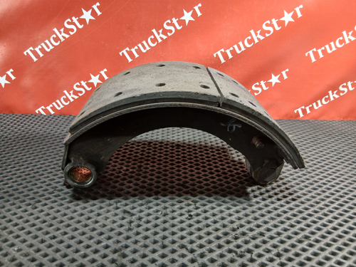 Колодка барабанного тормоза передняя 2023г.