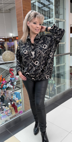 Нарядная туника-блузон с красивым фасоном и подвеской