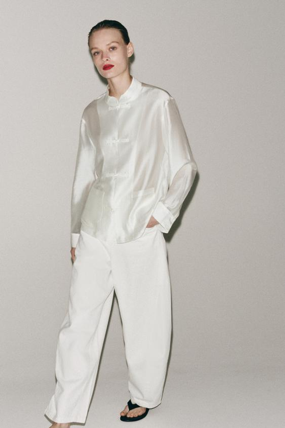 ZARA АТЛАСНАЯ РУБАШКА С ЗАСТЕЖКОЙ НА ПЕТЛИ ZW COLLECTION, БЕЛЫЙ