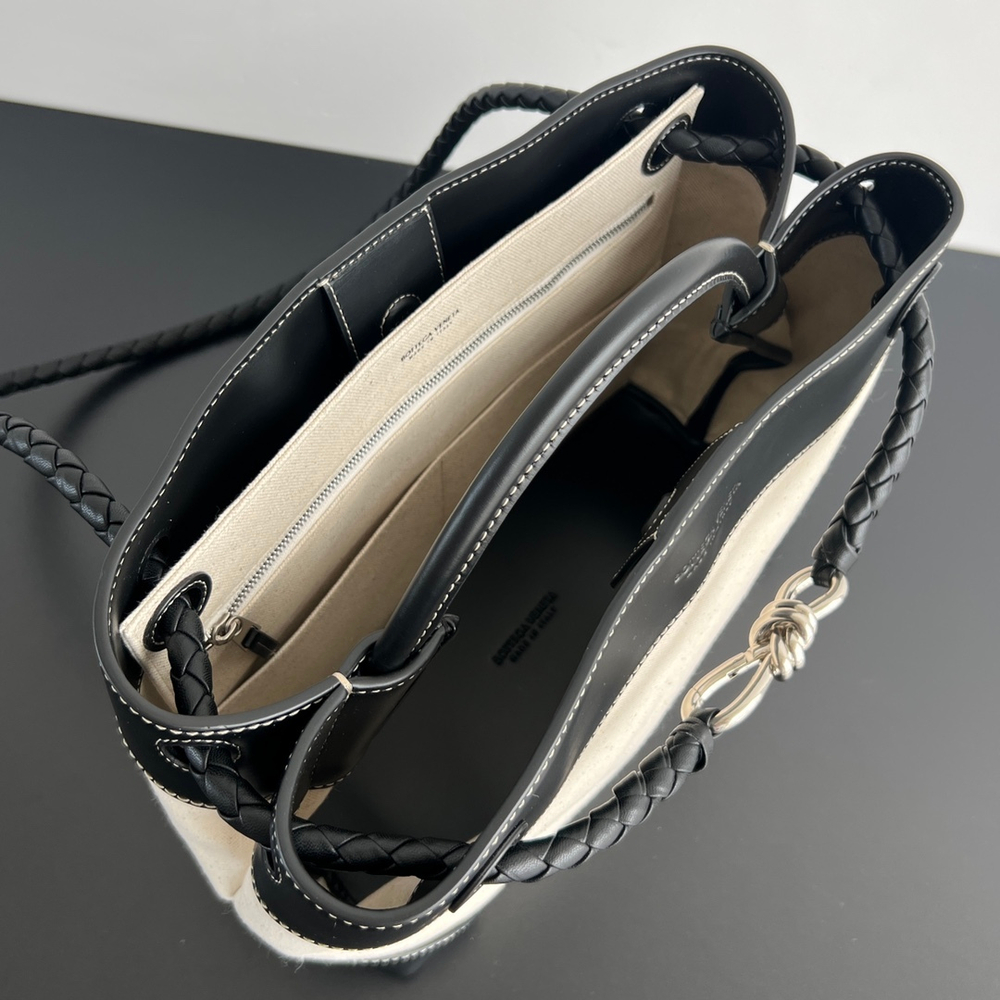 Bottega Veneta Medium Andiamo 32 cm