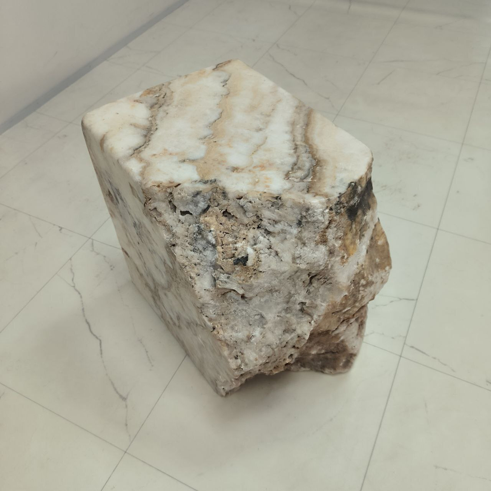 Стол из оникса 65584  (45*32*45) 0195