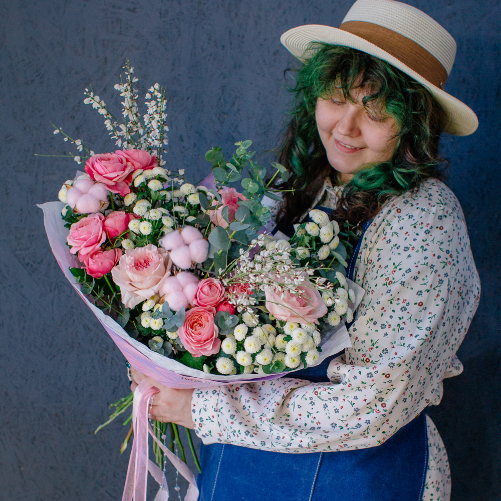 150. Нежный букет с пионовидной розой и хлопком