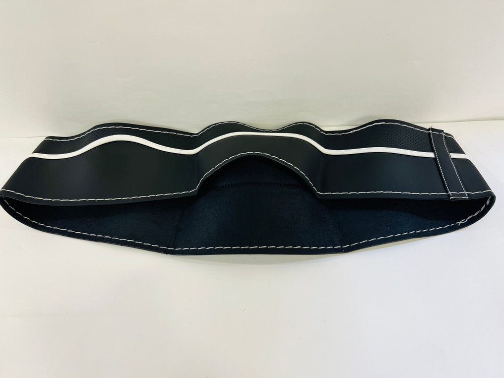 Оплетка на руль со шнуровкой, искусственная кожа, размер "М" 37-39 см., Бархатный Руль, № 3066, белый (1 шт.)