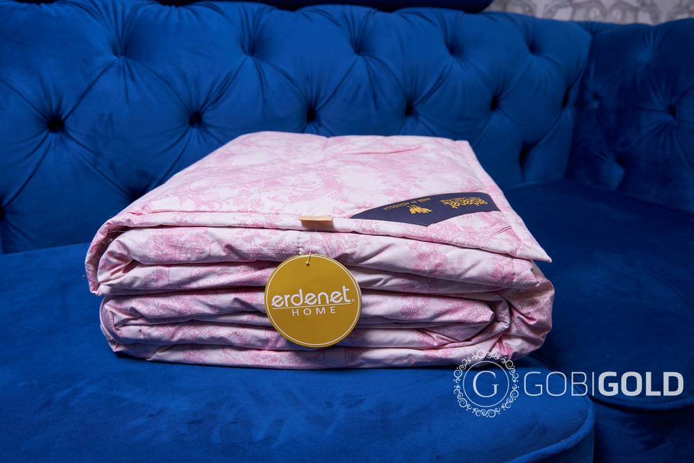 Одеяло стеганое из 100% верблюжьего пуха 200х220 см. (ERDENET) - розовый орнамент