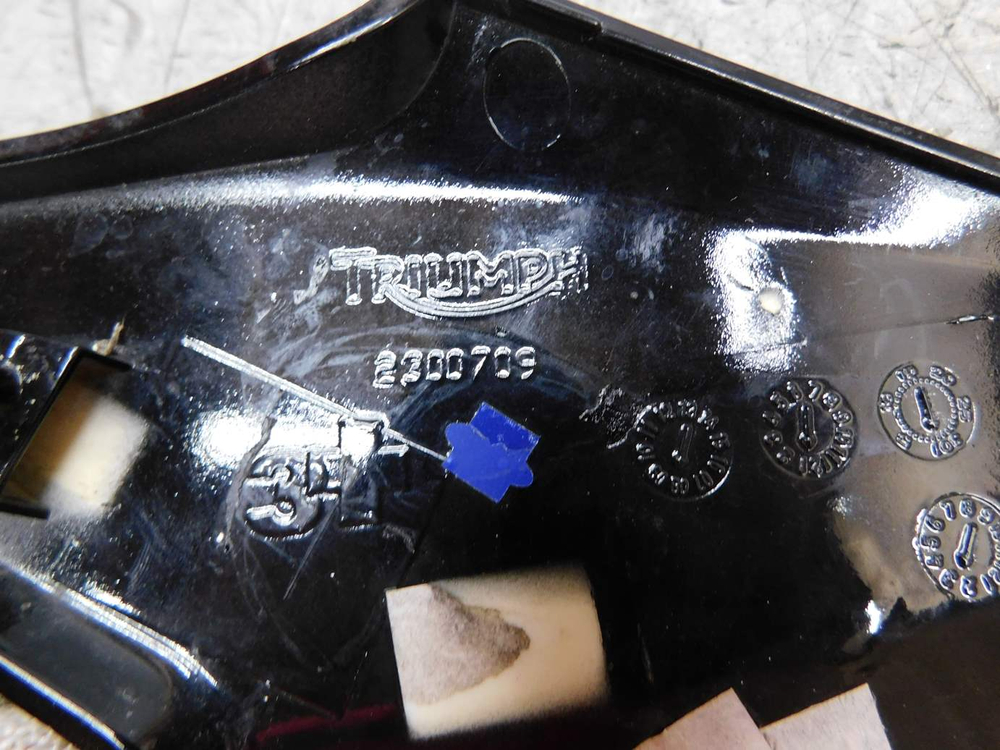 пластик боковой левый Triumph Speed Triple SMTTE5865R 2300709