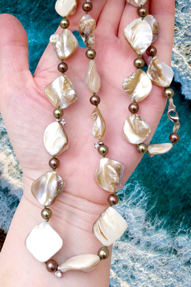 Бусы из жемчуга и перламутра (а-0199)