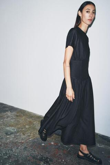 ZARA ДЖИНСОВОЕ ПЛАТЬЕ МИДИ — ZW COLLECTION, СИНИЙ