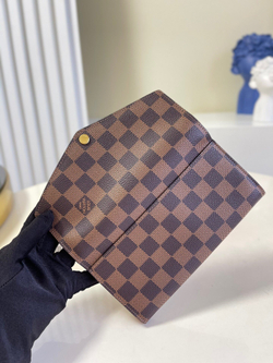 Louis Vuitton Sarah Wallet