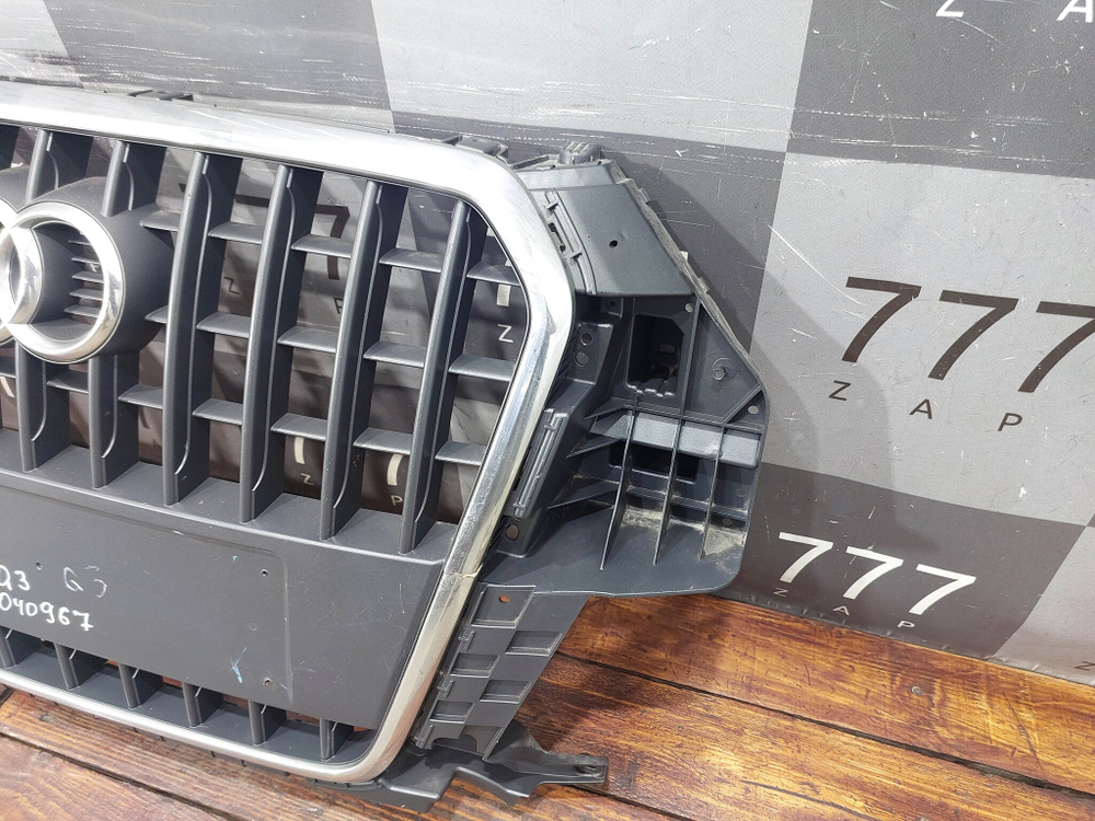 Решетка радиатора Audi Q3 (8U) 11-14 Б/У Оригинал 8U0853651HVMZ