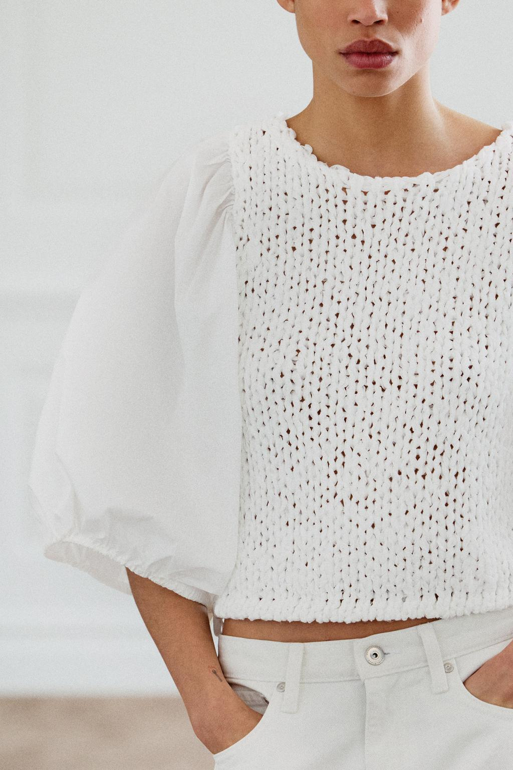 ZARA БЛУЗА С ТРИКОТАЖНЫМИ ЭЛЕМЕНТАМИ, БЕЛЫЙ