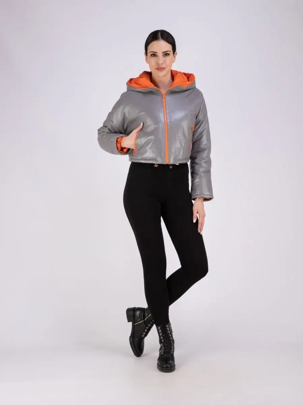 Куртка кожаная короткая утепленная с капюшоном демисезон