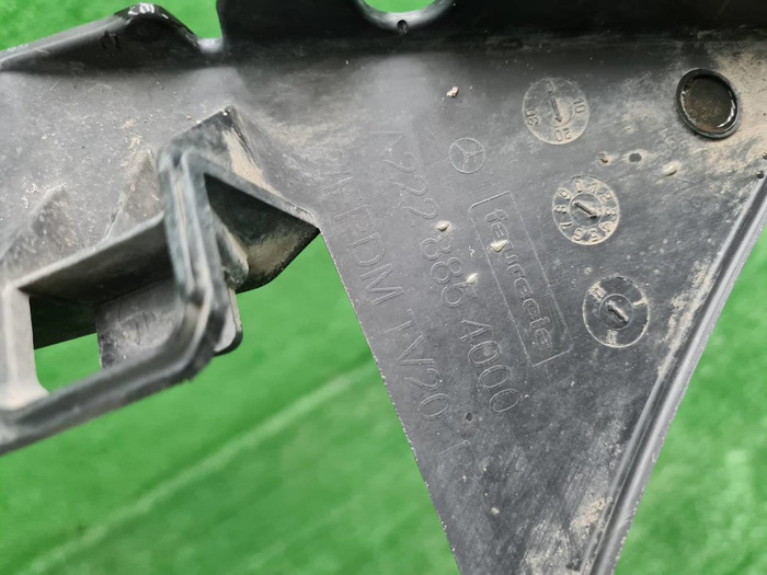 Кронштейн перед. бампера Mercedes S w222 17-20 AMG