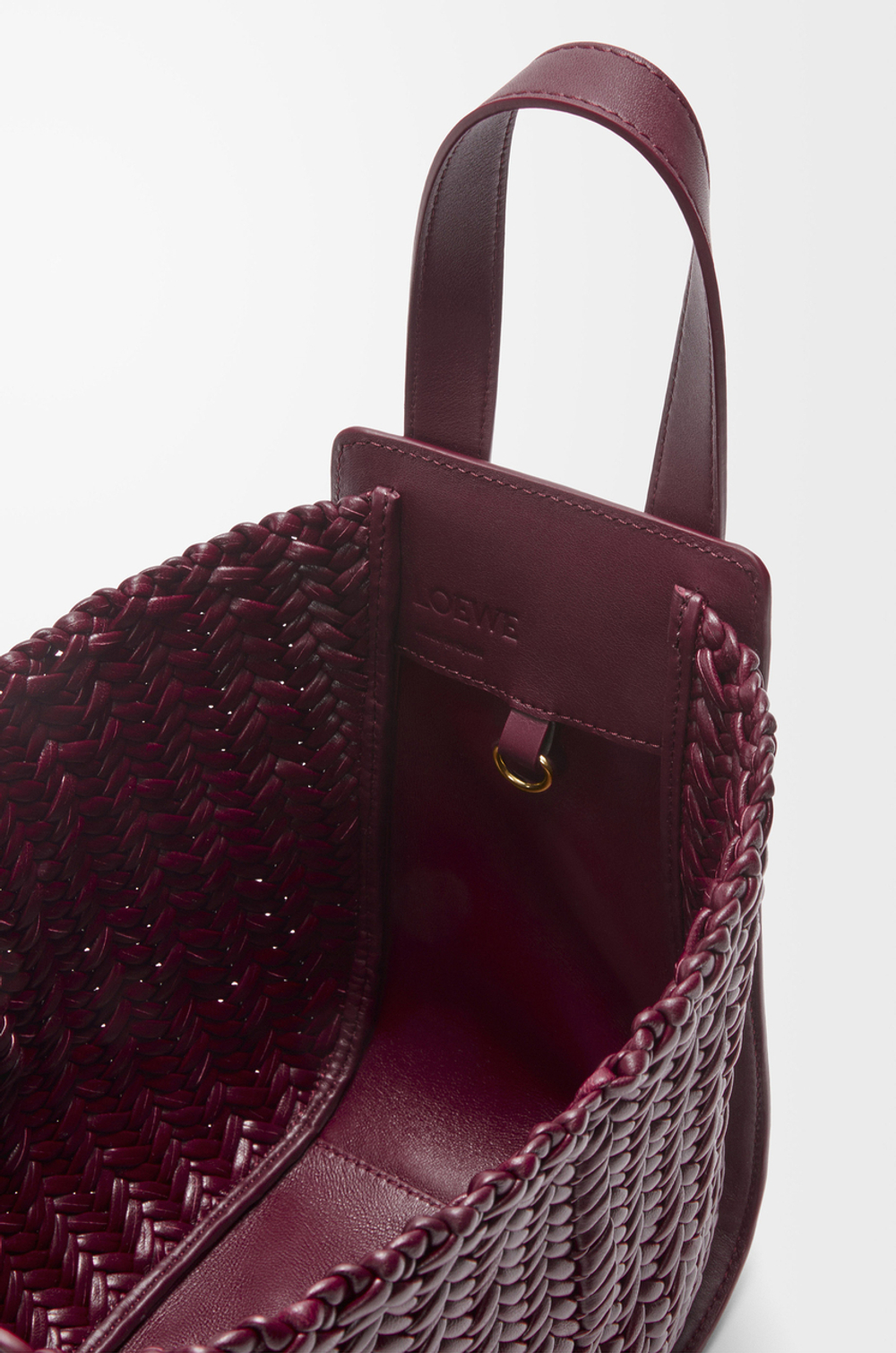 Loewe Компактная сумка Hammock из телячьей кожи, бургунди