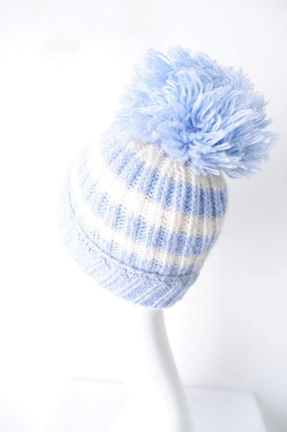 Шапка с помпоном