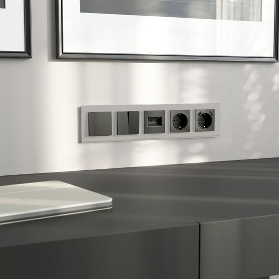 Рамка Werkel Senso на 5 постов дымчатый стекло soft-touch W0053117 4690389214301