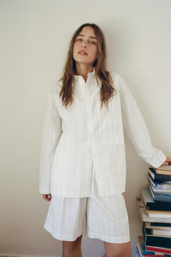 ZARA ПОЛОСАТЫЕ ШОРТЫ-БОКСЕРЫ В ПИЖАМНОМ СТИЛЕ, БЕЛЫЙ/БЕЖЕВЫЙ