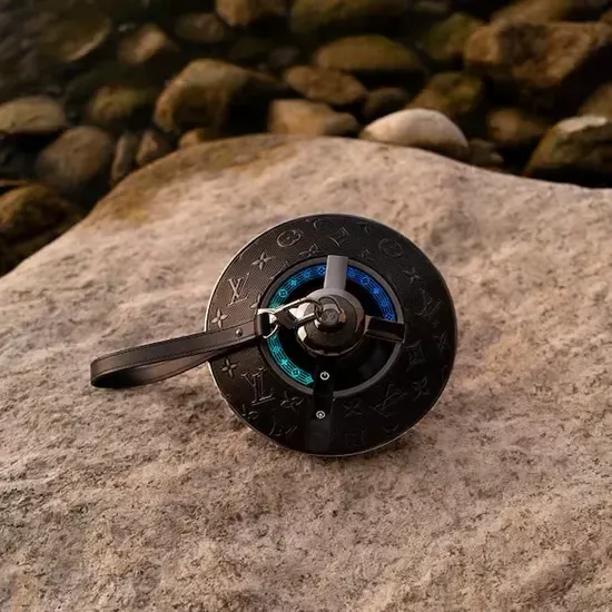 Колонка LOUIS VUITTON Horizon Light Up Speaker