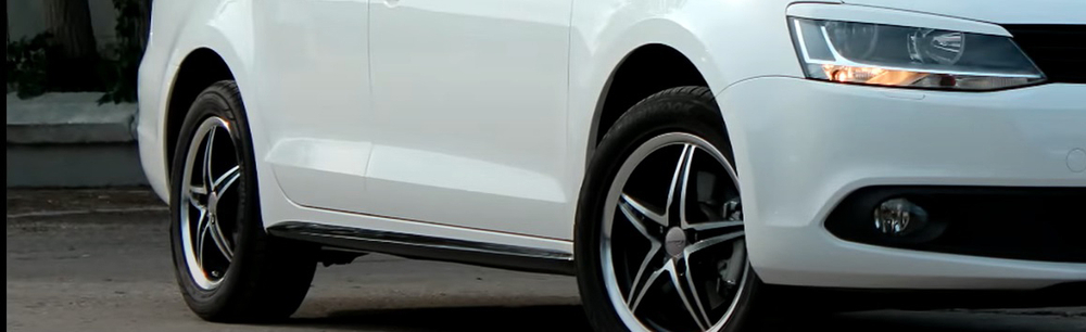 Пороги в стиле GLI Volkswagen Jetta 6 (черный глянец)