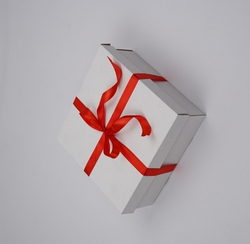 Коробка самосборная  крышка дно 35*35*9,5см Белая с Новым годом