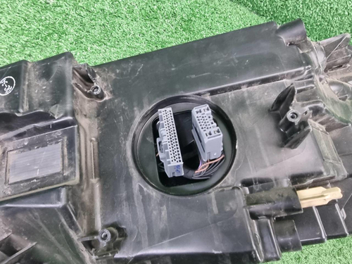 Фара правая Volvo XC40 1 (2017-2022) LED