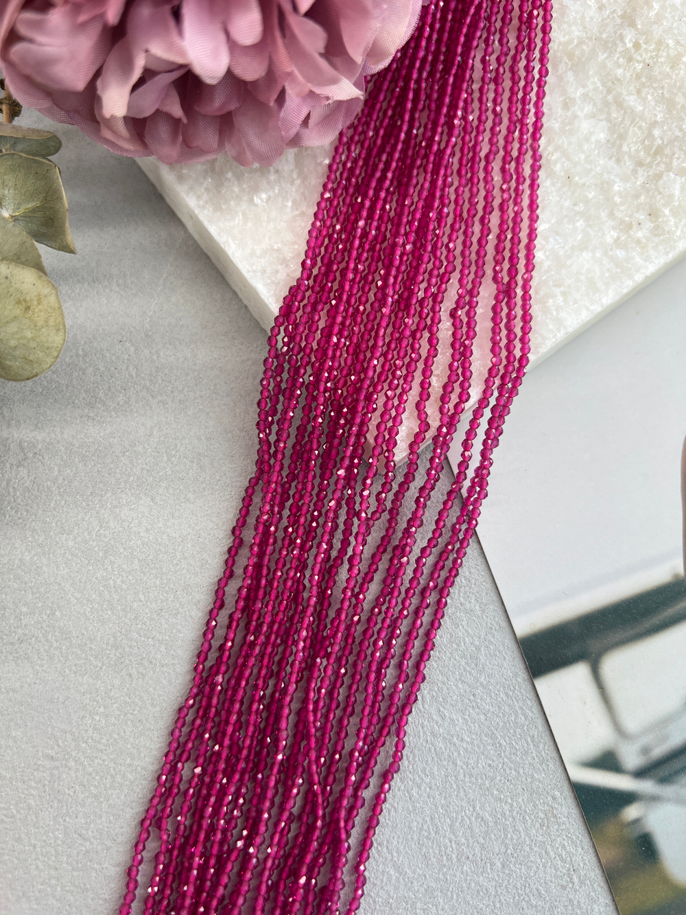 Шпинель 2 мм, нить 37 см, розовый
