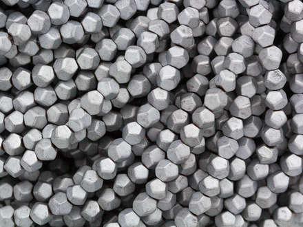 Нить бусин из гематита 4мм, огранка