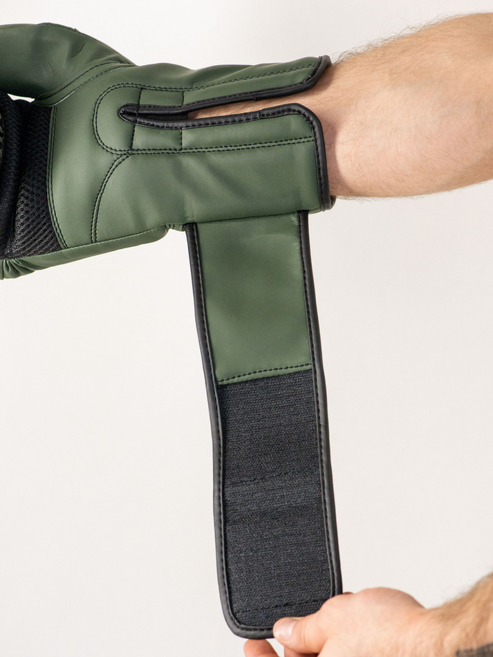 Боксерские перчатки OXXFIRE Muay Thai PRO, PVC  оливковый/зеленый