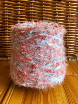 Пряжа  декоративная с ворсом и шишибриками